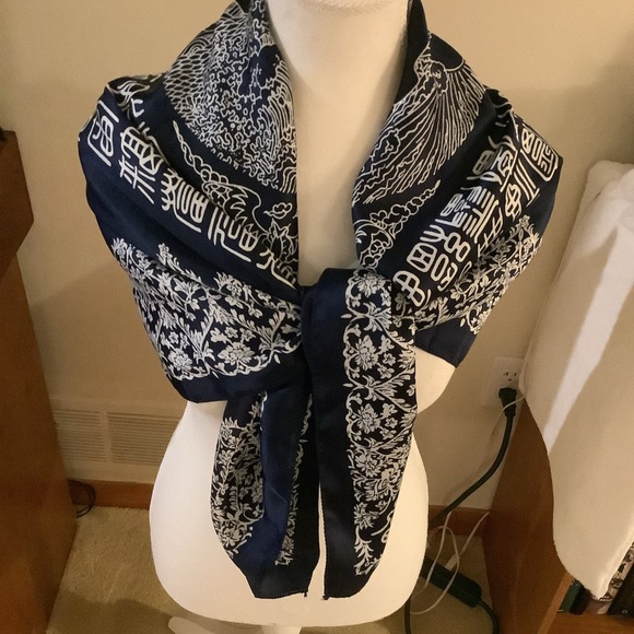 Chinese ChunHua Style Navy White Print 40” Square Scarf - Picture 4 of 11